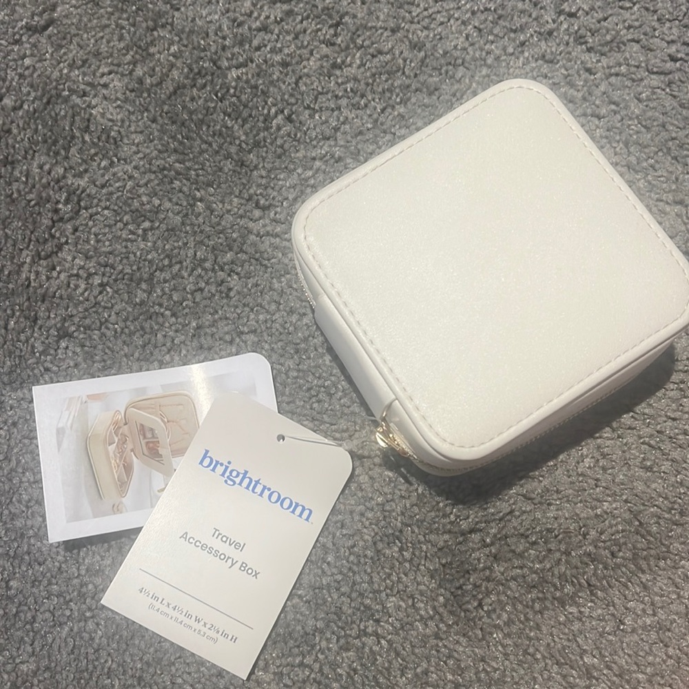 Travel accessory box
